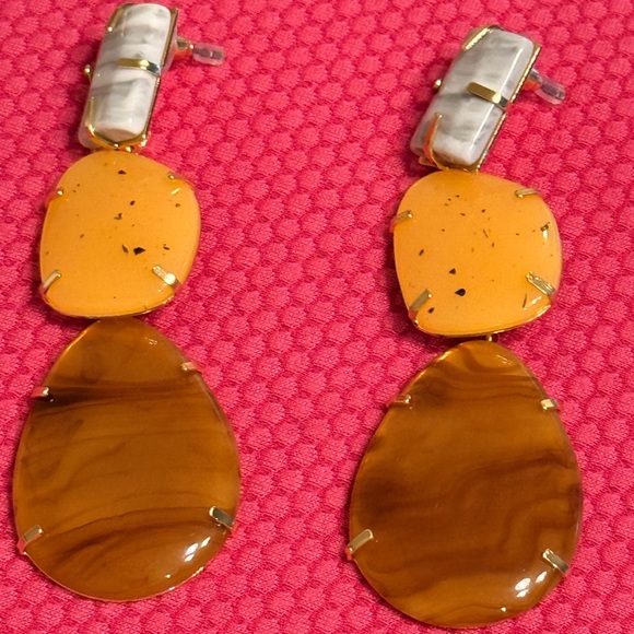 Elegant Gold and Brown Dangle Earrings - Picture 4 of 13